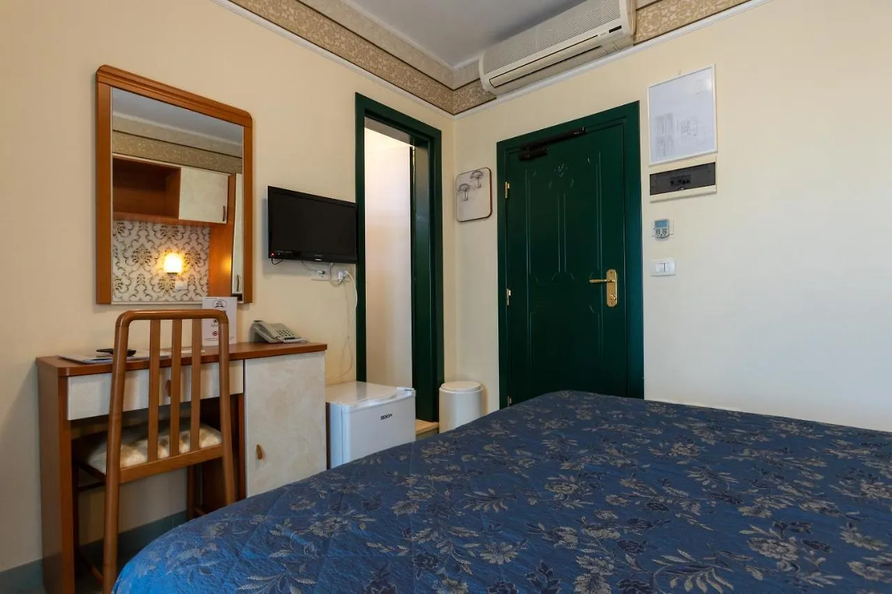 ***  Hotel River Fronte Mare Con Piscina Rimini Italy