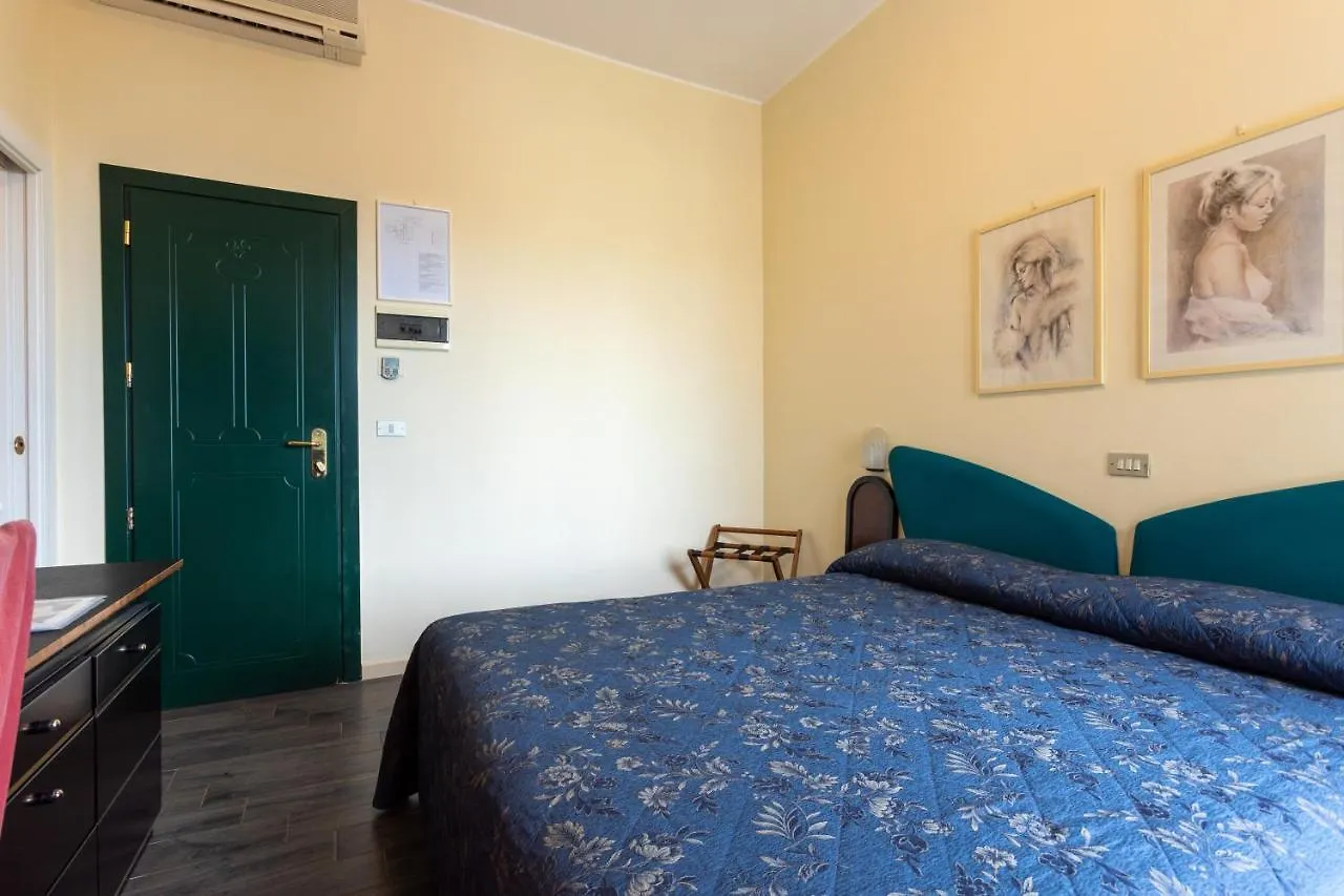 Hotel River Fronte Mare Con Piscina Rimini