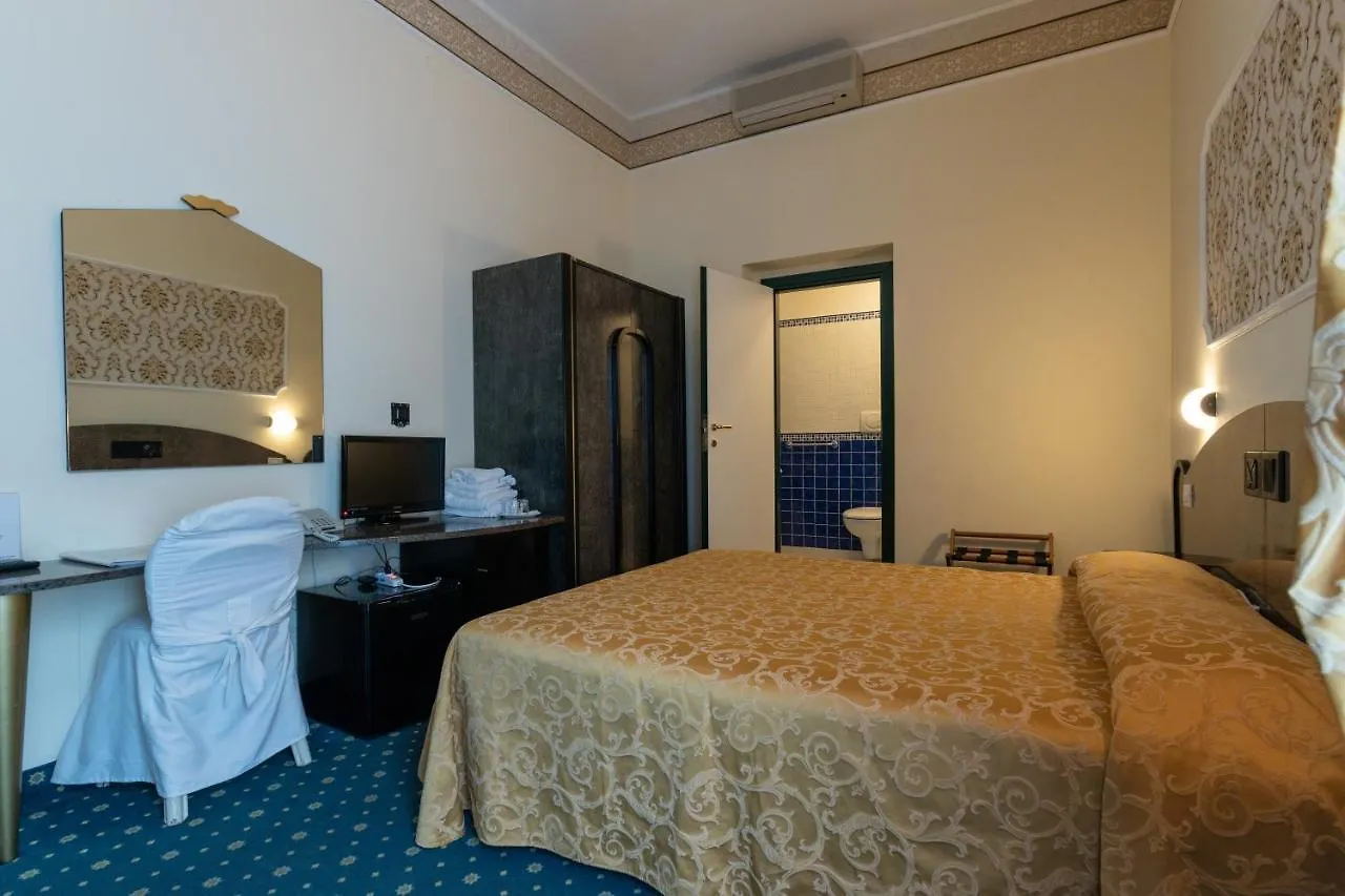 Hotel River Fronte Mare Con Piscina Rimini Italy