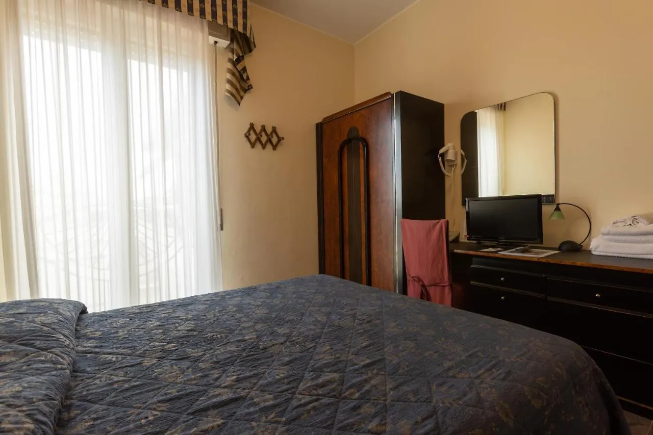 ***  Hotel River Fronte Mare Con Piscina Rimini Italy