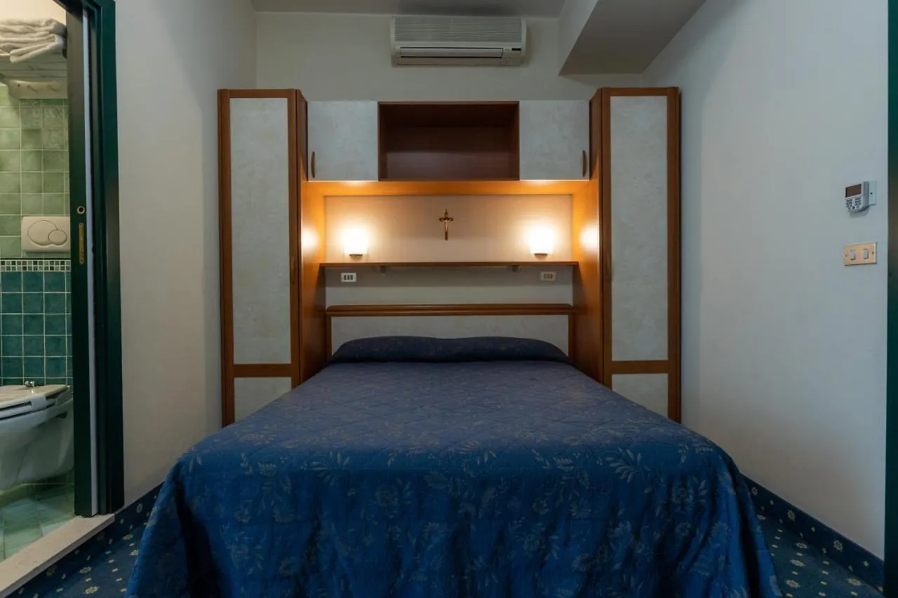Hotel River Fronte Mare Con Piscina Rimini