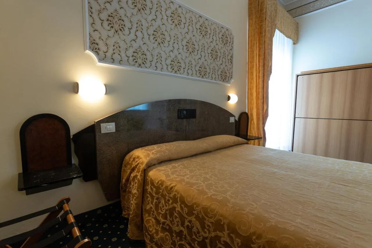 ***  Hotel River Fronte Mare Con Piscina Rímini Italia