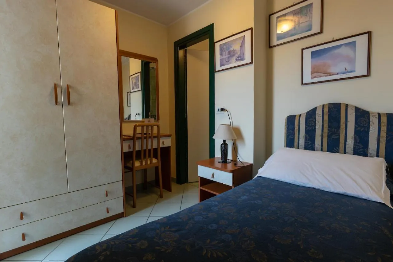 ***  Hotel River Fronte Mare Con Piscina Ρίμινι Ιταλία