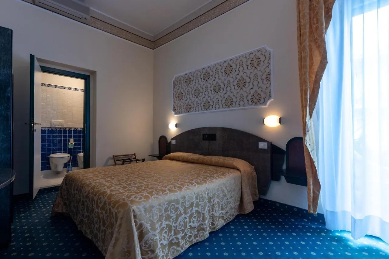 Hotel River Fronte Mare Con Piscina Ρίμινι