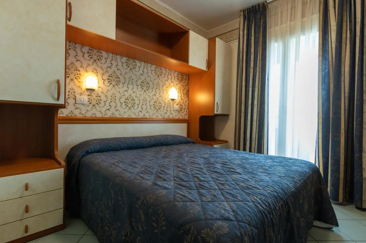 Hotel River Fronte Mare Con Piscina Rímini 3*,  Italia