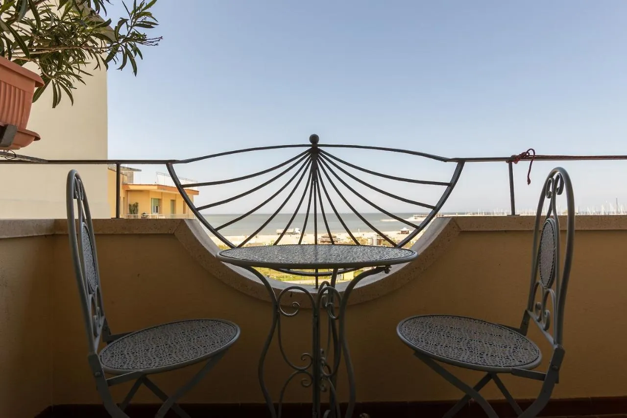 Hotel River Fronte Mare Con Piscina Rímini