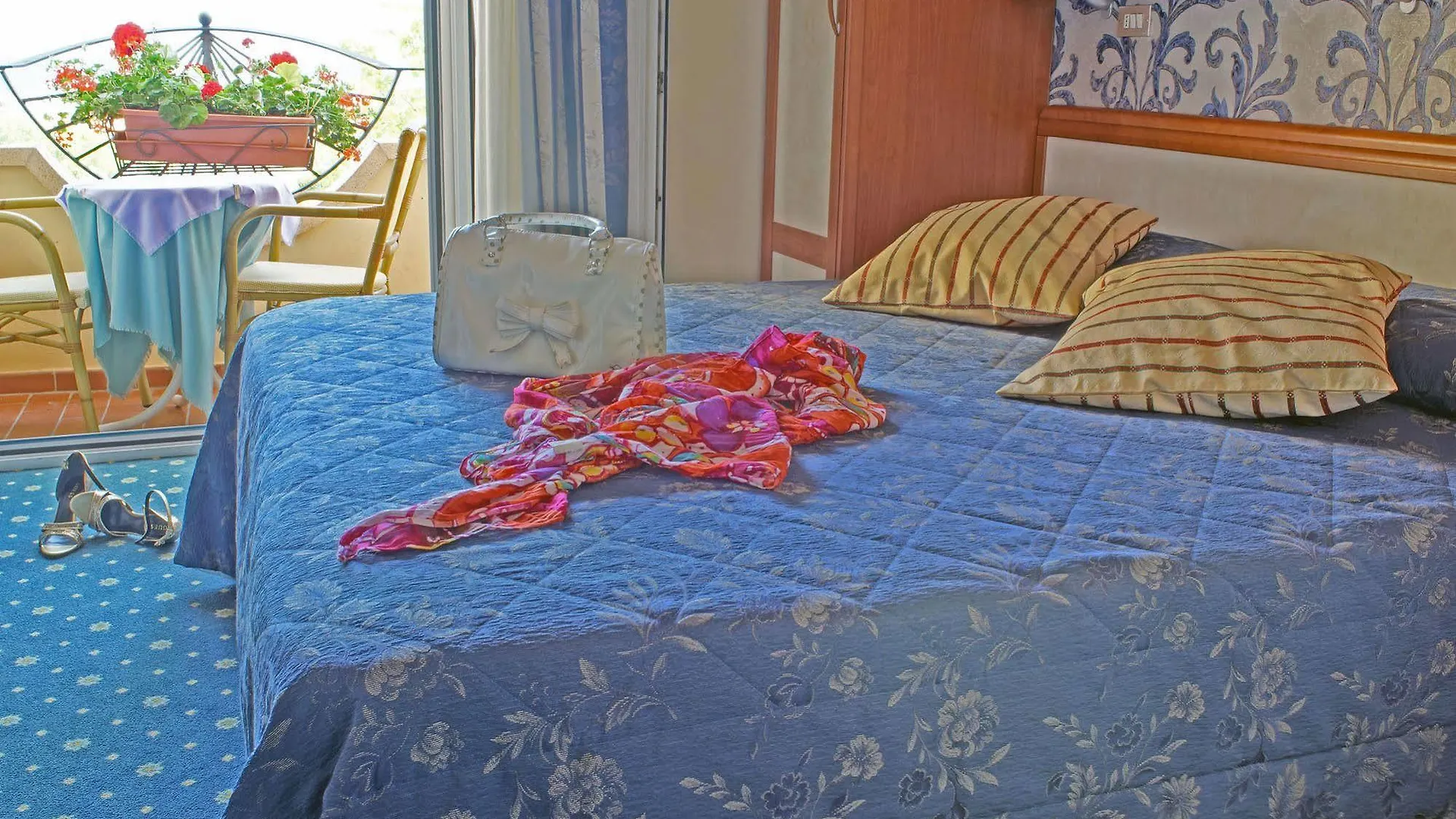 Hotel River Fronte Mare Con Piscina Rímini Italia